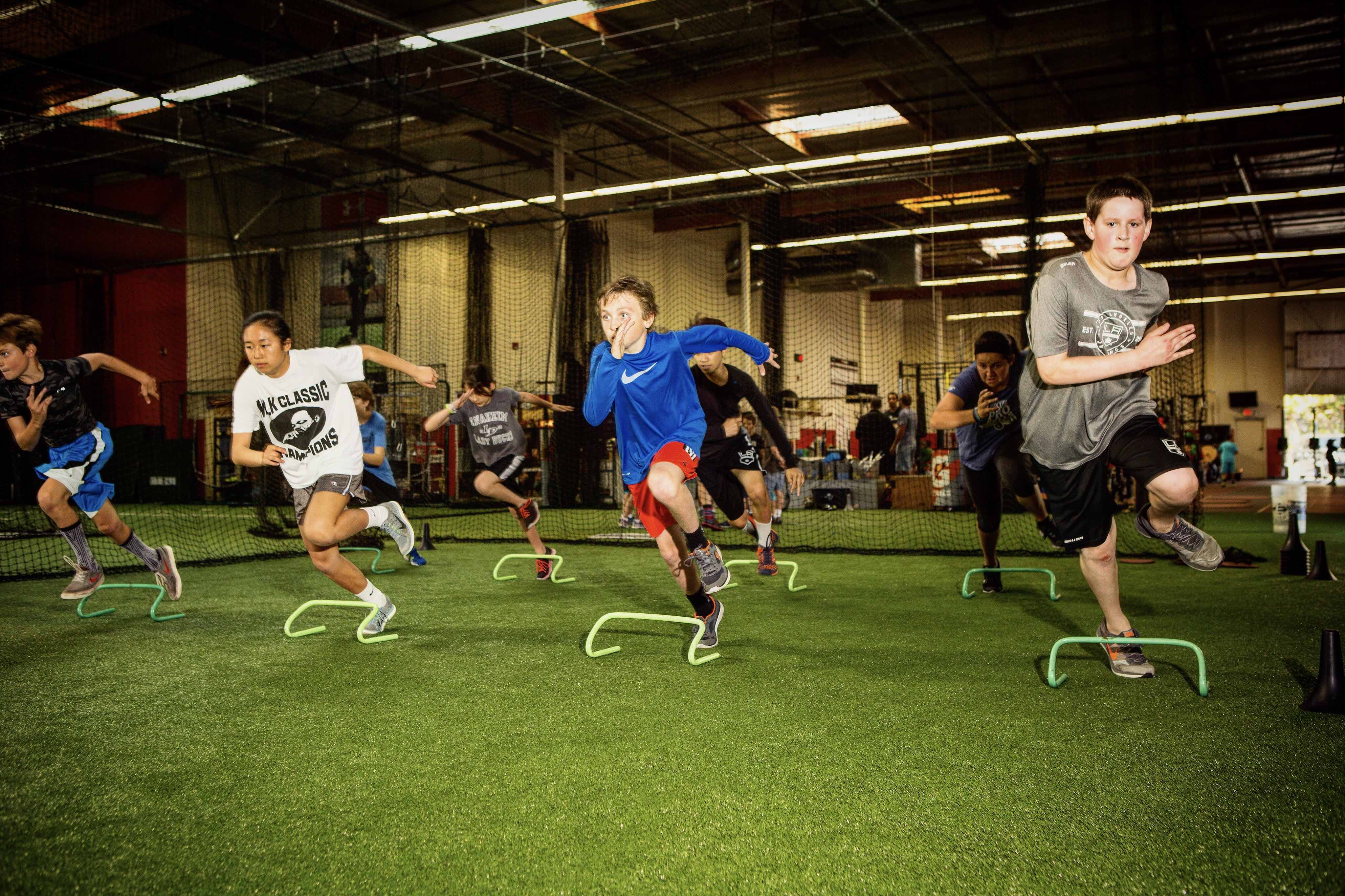 Игры физически футбол. Игровые виды спорта. Скоростно-силовые. Физическая подготовка в футболе. Скоростно-силовые качества.